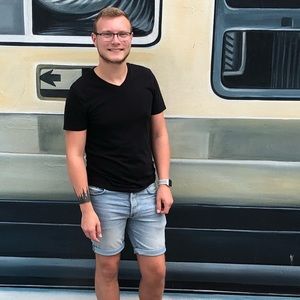 Meet your Posher, Justin